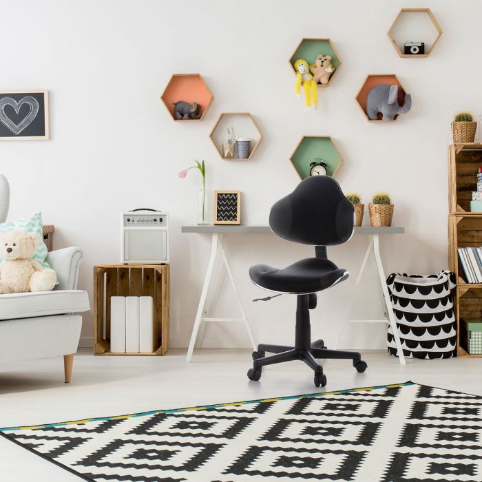 Kinderschreibtischstuhl ohne Armlehnen in einem bunten und modernen Kinderzimmer